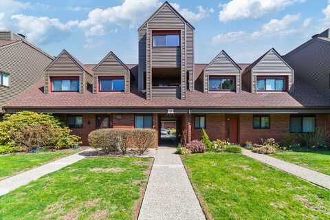 72 Montoya Drive, Branford, CT 06405
