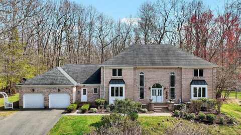 17 Hidden Oak Drive, Farmington, CT 06032