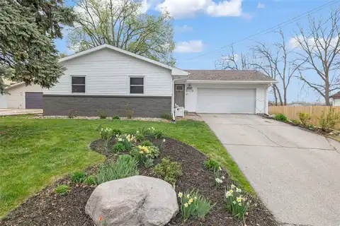 3717 E 28th Street, Des Moines, IA 50317