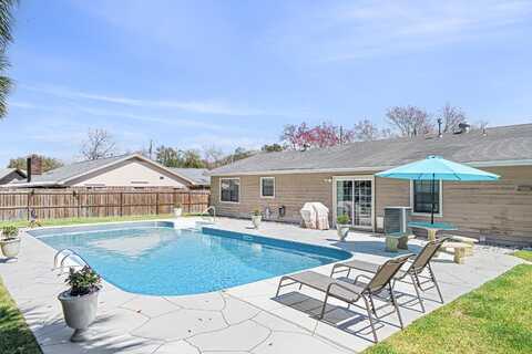 5 Hampton Court, Mary Esther, FL 32569