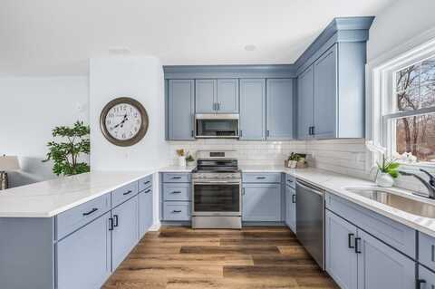 451 Essex St 3, Beverly, MA 01915
