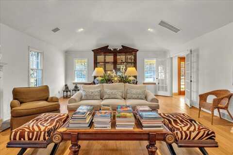 1801 Drakestone Avenue, Nichols Hills, OK 73120
