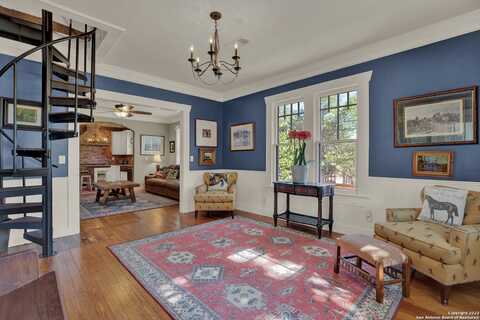 502 Saint Marys St, Fredericksburg, TX 78624