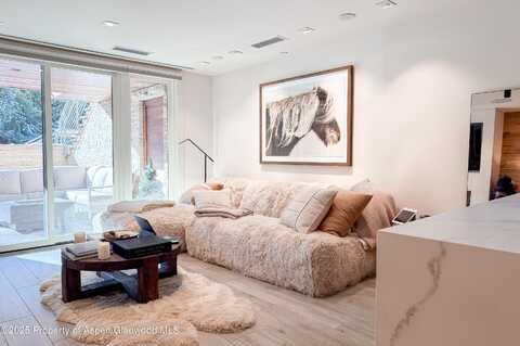 100 E Cooper Avenue 4, Aspen, CO 81611