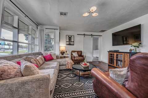 2837 Cambridge Court, Oklahoma City, OK 73116