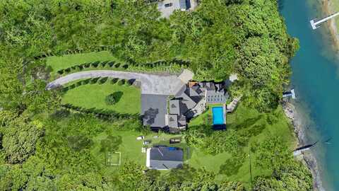 3200 Cox Neck Road, Mattituck, NY 11952
