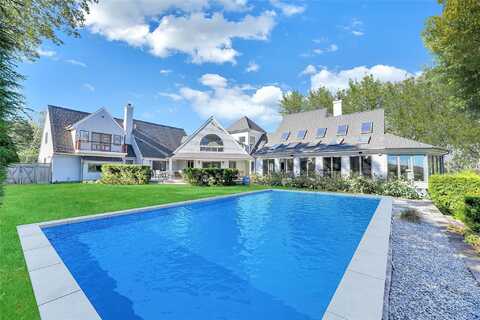 3200 Cox Neck Road, Mattituck, NY 11952