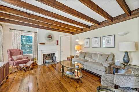 15405 Main Road, Mattituck, NY 11952