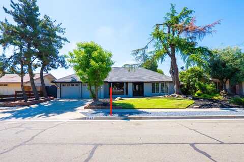 647 Magill Avenue W, Fresno, CA 93704