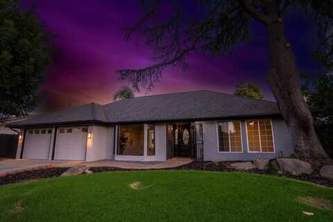 647 Magill Avenue W, Fresno, CA 93704