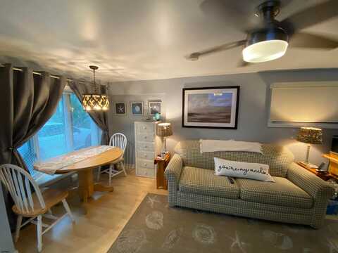 9401 Pacific Ave, Margate City, NJ 08402