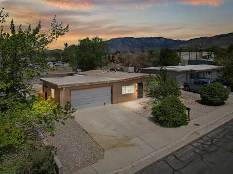 11731 FOX POINT Avenue NE, Albuquerque, NM 87112