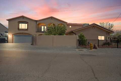 909 KINLEY Avenue NW, Albuquerque, NM 87104