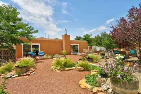 3703 OAKMOUNT Drive SE, Rio Rancho, NM 87124