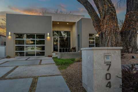 704 LAGUNA Boulevard SW, Albuquerque, NM 87104