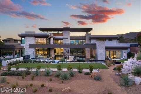 4 Soaring Bird Court, Las Vegas, NV 89135