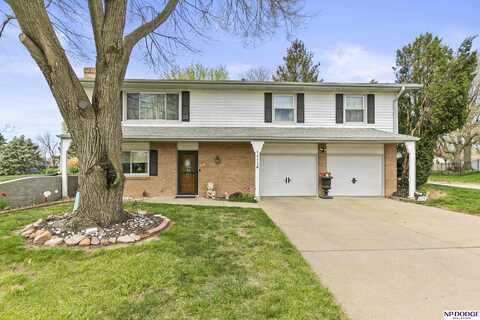 5802 S 104th Street, Omaha, NE 68127