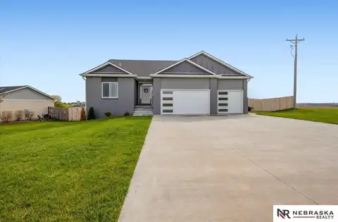 708 Sunset Boulevard, Palmyra, NE 68418