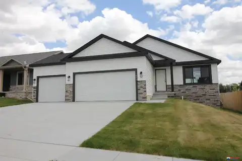 614 Woodsage Road, Seward, NE 68434