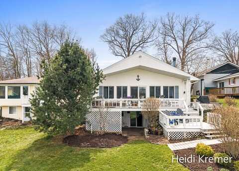 16933 Royal Lane, Spring Lake, MI 49456