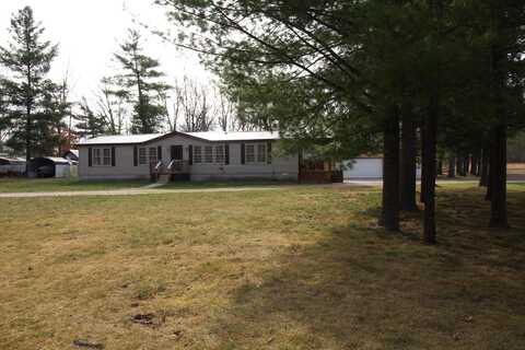 8458 S Broadway, Idlewild, MI 49642