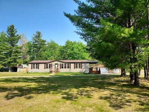 8458 S Broadway, Idlewild, MI 49642