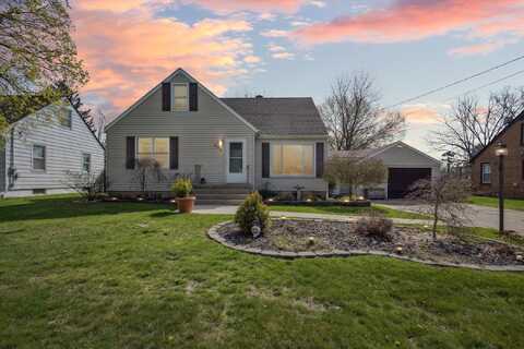 684 Fairfield Avenue NW, Grand Rapids, MI 49504