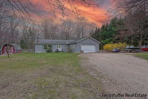 22 N Bossett Road, Ravenna, MI 49451