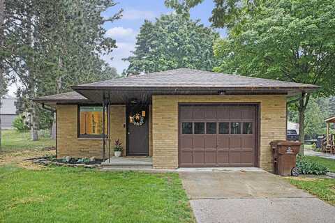904 W Walnut Street, Hastings, MI 49058