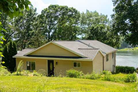 7229 Bordeau Drive NE, Belding, MI 48809