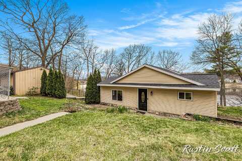 7229 Bordeau Drive NE, Belding, MI 48809