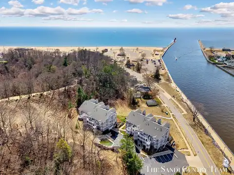 810 S Harbor Drive, Grand Haven, MI 49417