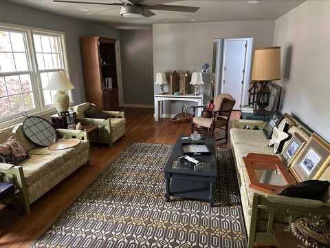 1825 S Prairie Lane, Springfield, MO 65804
