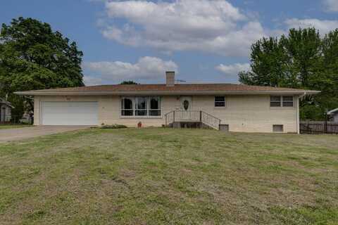 715 E Walnut Street, Aurora, MO 65605