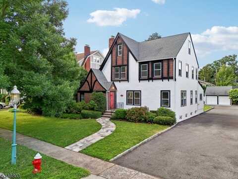 38 Stephen St, Montclair, NJ 07042