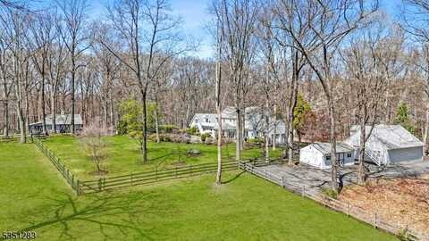 8 Craig Road, Clinton, NJ 08801