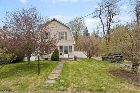 17 Wausau St, Ogdensburg, NJ 07439