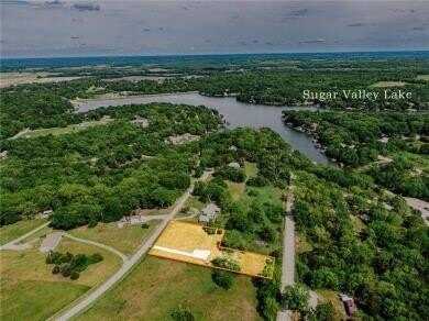 305 & 309 E Sugar Lake Drive, Mound City, KS 66055
