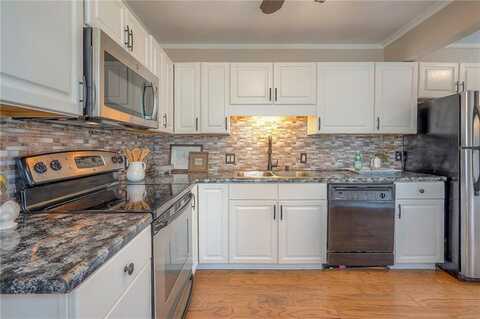 8606 Summit Street, Kansas City, MO 64114
