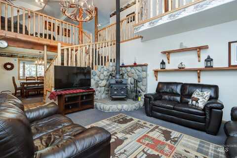 351 Estate Drive, Cascade, ID 83611