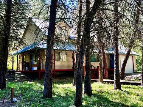 351 Estate Drive, Cascade, ID 83611