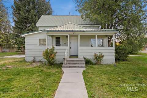 2705 Port St, Nampa, ID 83687
