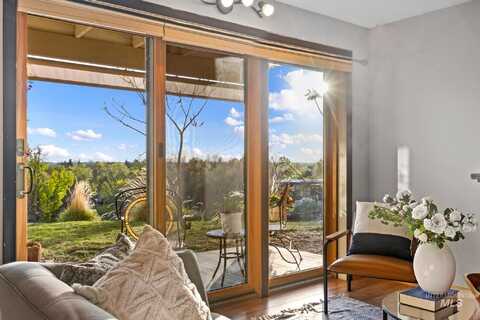 1419 W Camel Back Lane, Boise, ID 83702