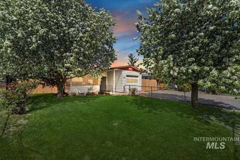 205 Erickson Ave, Emmett, ID 83617