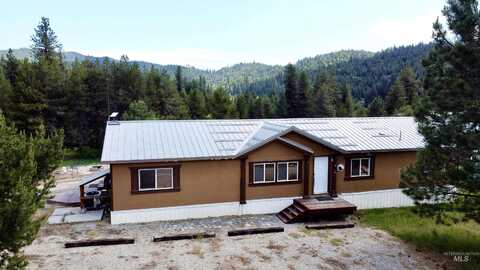 9592 Packer John Rd, Cascade, ID 83611