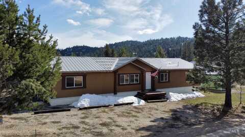 9592 Packer John Rd, Cascade, ID 83611