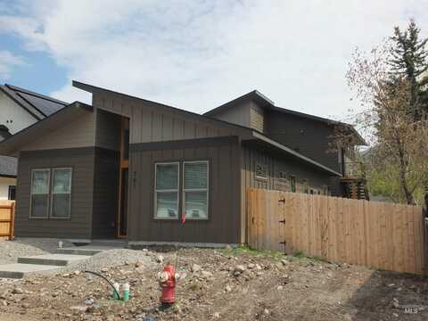 701 N 2nd Ave, Hailey, ID 83333
