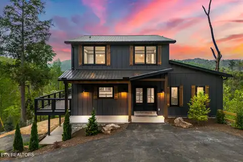 261 Browns Ridge Rd, Gatlinburg, TN 37738