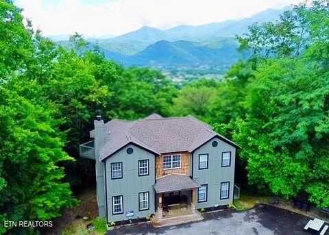 809 Crystal Branch Way, Gatlinburg, TN 37738