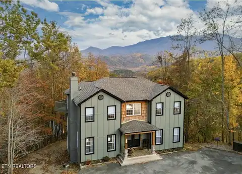 809 Crystal Branch Way, Gatlinburg, TN 37738
